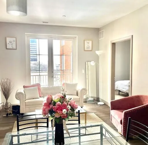 King & Queen In Downtown Apartment
